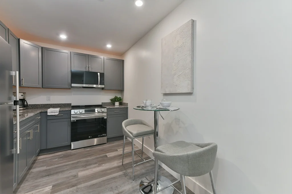 Studio bed, 1 bath apartment for rent at 585 Essex St Unit 216, Lynn — photo 2 of 23