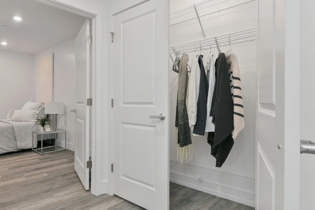 Studio bed, 1 bath apartment for rent at 585 Essex St Unit 216, Lynn — photo 4 of 23