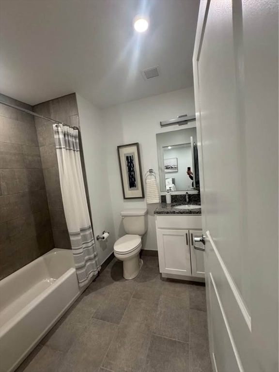 Studio bed, 1 bath apartment for rent at 585 Essex St Unit 223, Lynn — photo 4 of 22