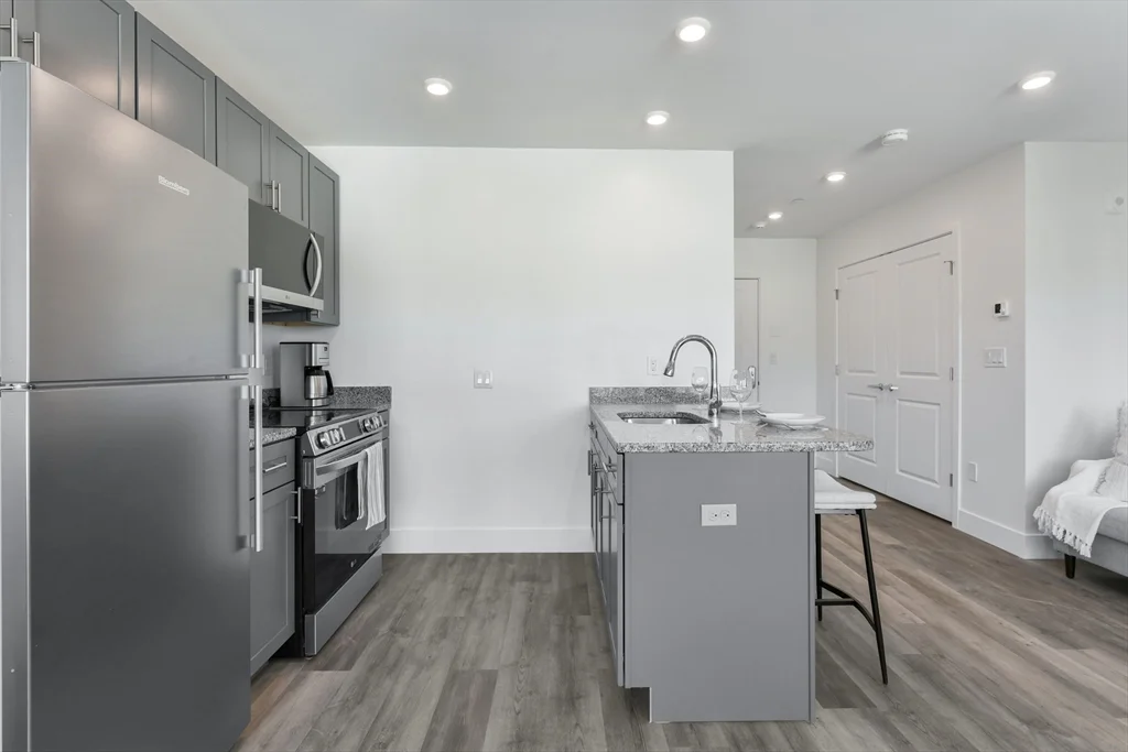 Studio bed, 1 bath apartment for rent at 585 Essex St Unit 307, Lynn — photo 7 of 24
