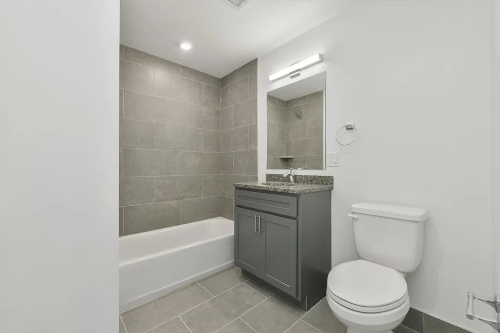 2 bed, 1 bath apartment for rent at 585 Essex St Unit 309, Lynn — photo 6 of 27