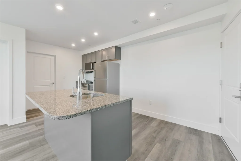 2 bed, 1 bath apartment for rent at 585 Essex St Unit 309, Lynn — photo 5 of 27