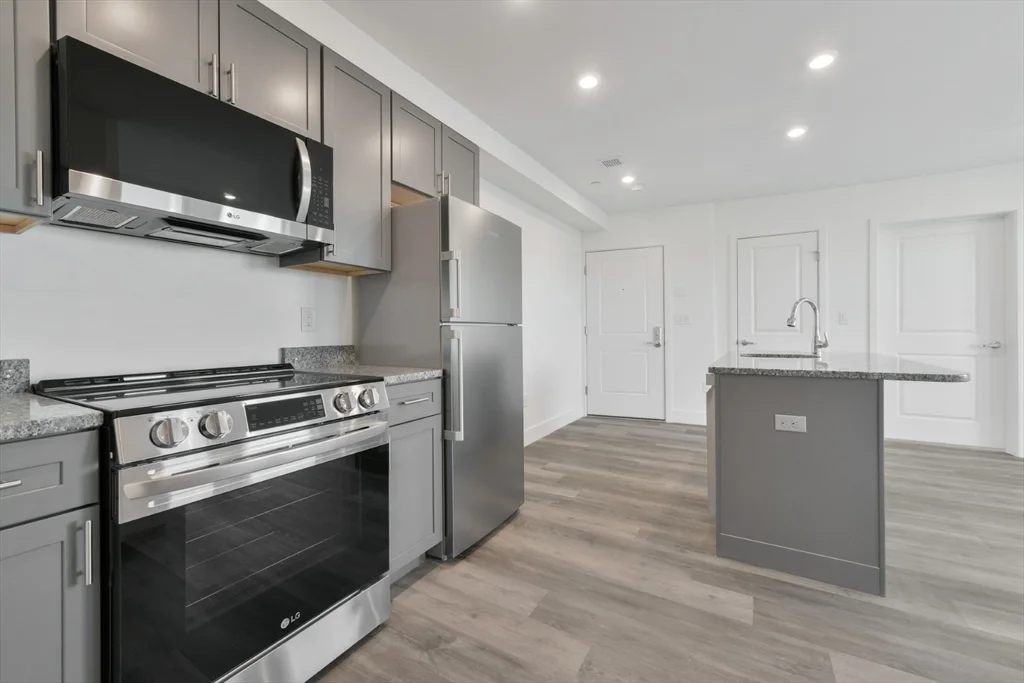 2 bed, 1 bath apartment for rent at 585 Essex St Unit 309, Lynn — photo 2 of 27