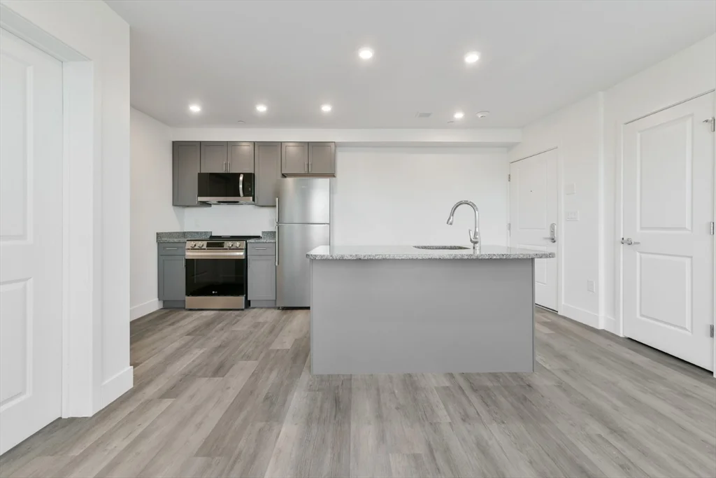 2 bed, 1 bath apartment for rent at 585 Essex St Unit 309, Lynn — photo 4 of 27