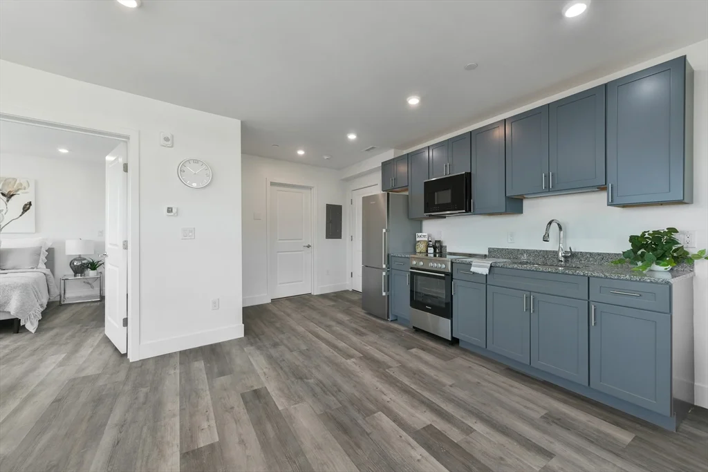 1 bed, 1 bath apartment for rent at 585 Essex St Unit 316, Lynn — photo 3 of 24