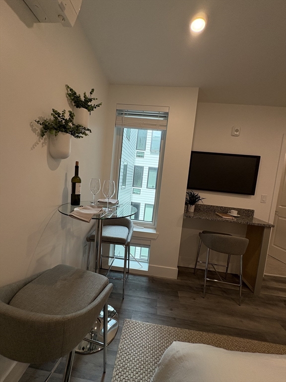 Studio bed, 1 bath apartment for rent at 585 Essex St Unit 325, Lynn — photo 4 of 5
