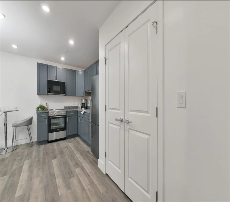 Studio bed, 1 bath apartment for rent at 585 Essex St Unit 327, Lynn — photo 6 of 16