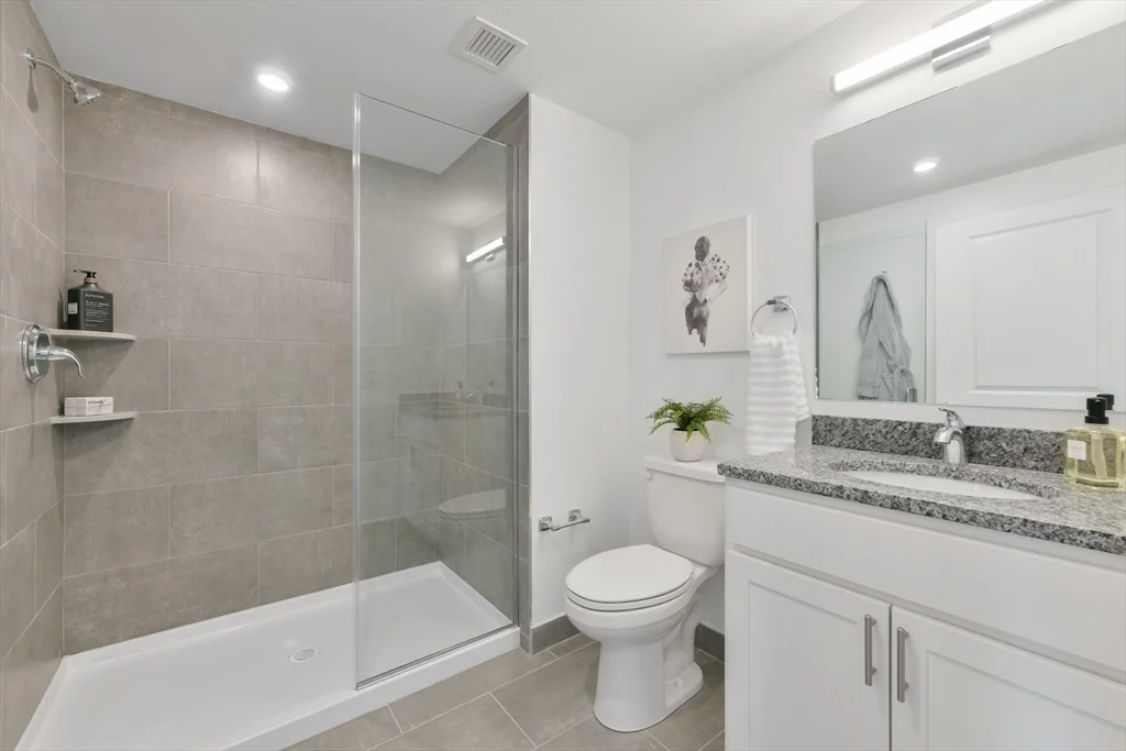 Studio bed, 1 bath apartment for rent at 585 Essex St Unit 412, Lynn — photo 10 of 25