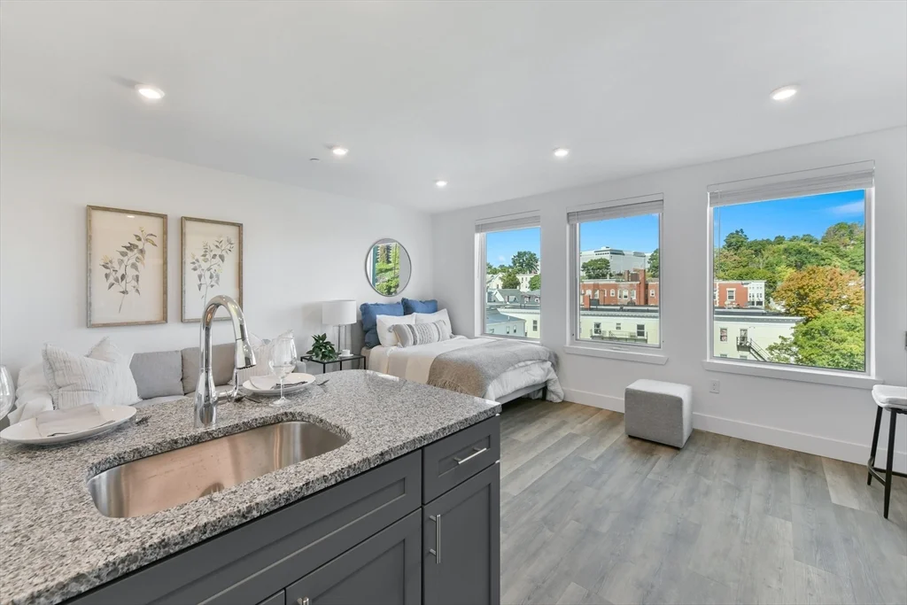 Studio bed, 1 bath apartment for rent at 585 Essex St Unit 412, Lynn