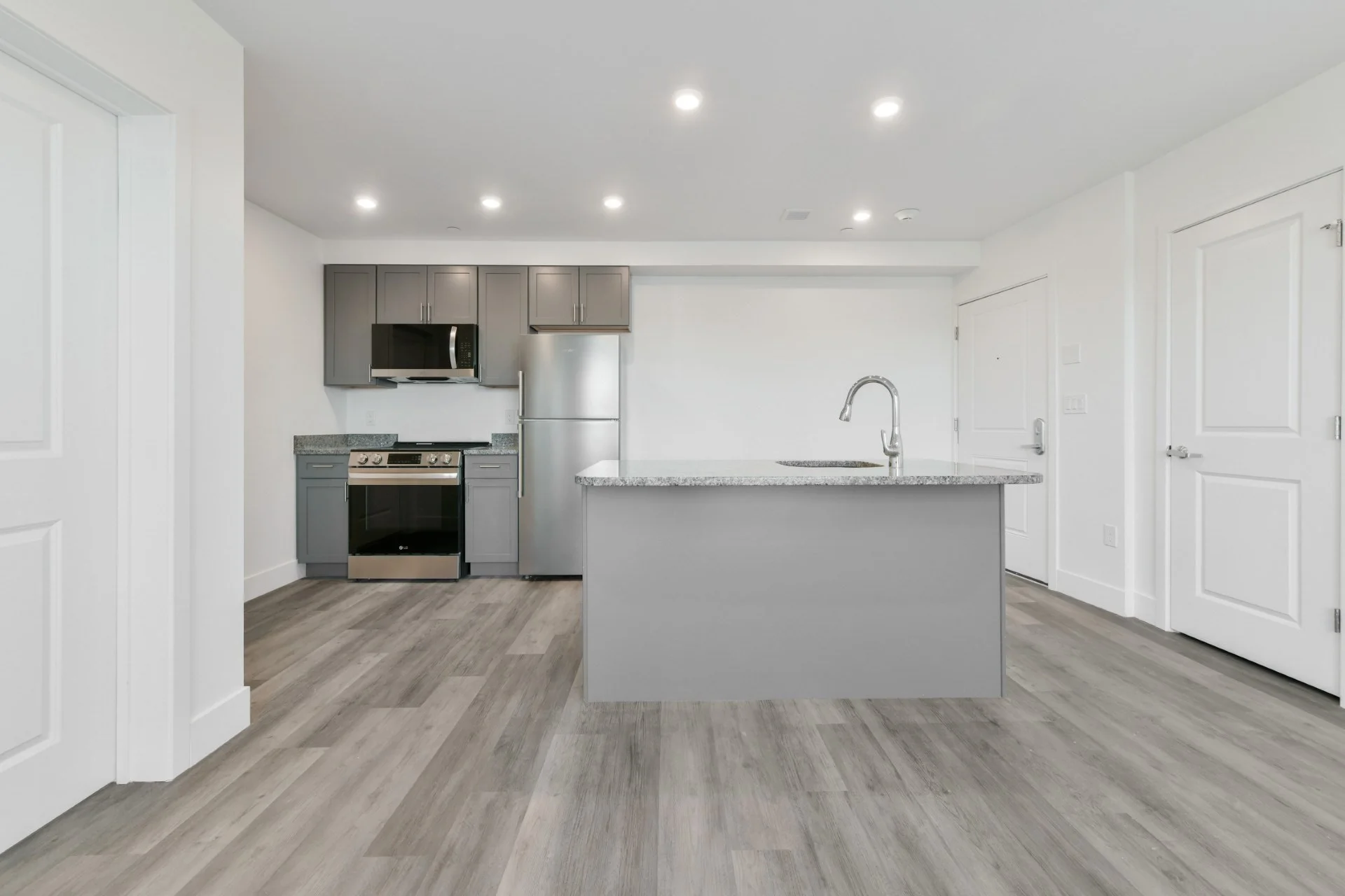 Studio bed, 1 bath apartment for rent at 585 Essex St Unit 418, Lynn — photo 1 of 29