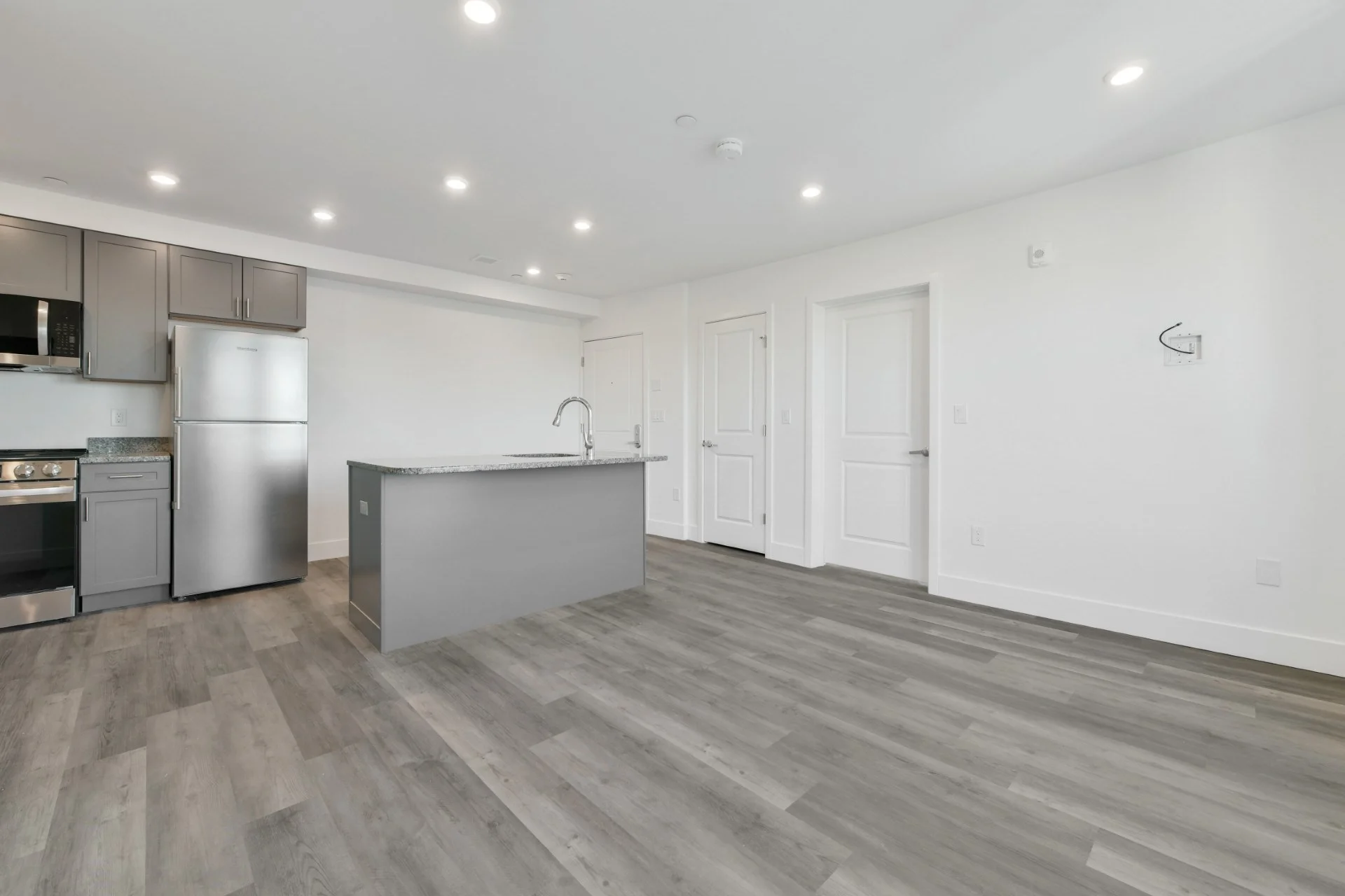 Studio bed, 1 bath apartment for rent at 585 Essex St Unit 418, Lynn — photo 5 of 29