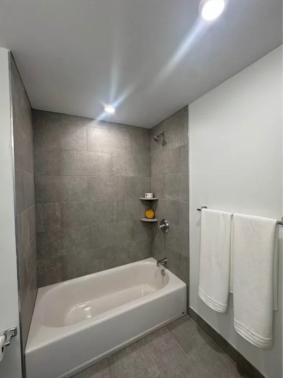 Studio bed, 1 bath apartment for rent at 585 Essex St Unit 507, Lynn — photo 7 of 10