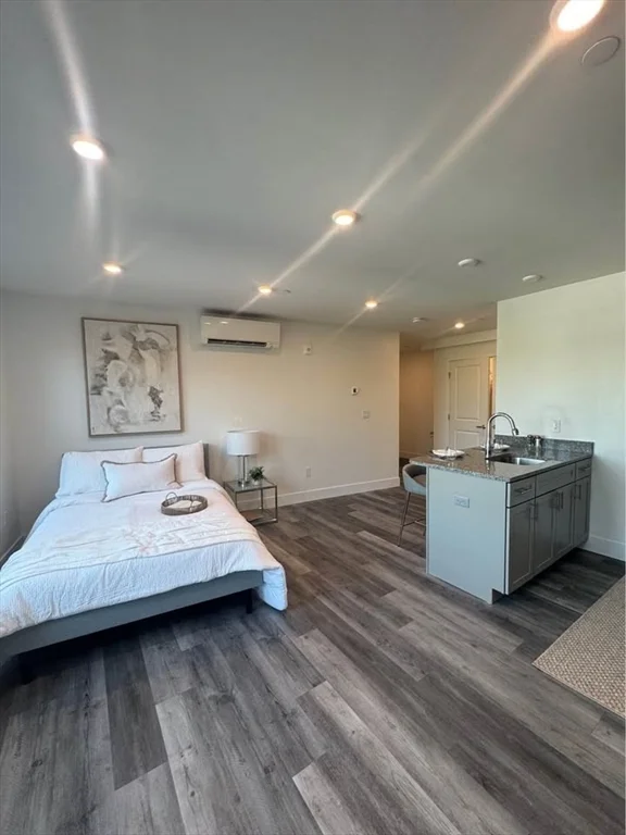 Studio bed, 1 bath apartment for rent at 585 Essex St Unit 507, Lynn — photo 4 of 10