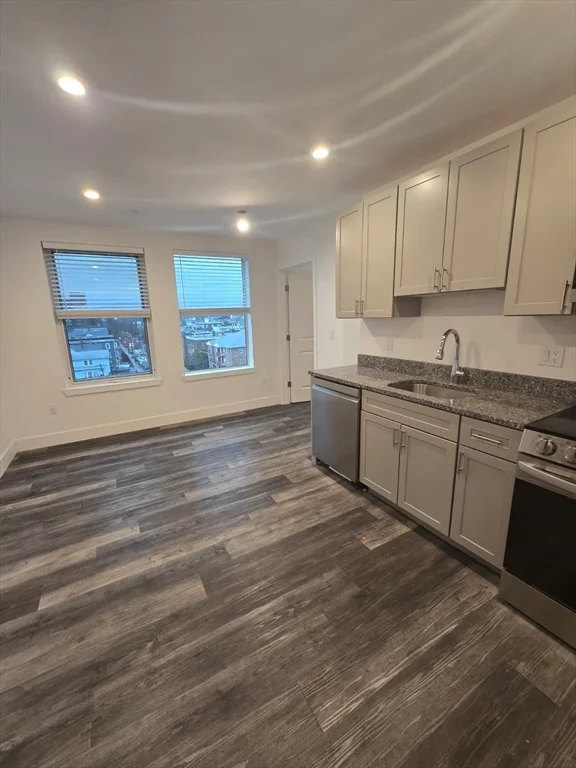 2 bed, 1 bath apartment for rent at 585 Essex St Unit 509, Lynn — photo 4 of 32