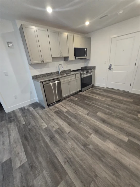2 bed, 1 bath apartment for rent at 585 Essex St Unit 509, Lynn — photo 3 of 32