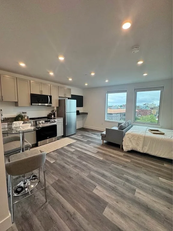 Studio bed, 1 bath apartment for rent at 585 Essex St Unit 517, Lynn