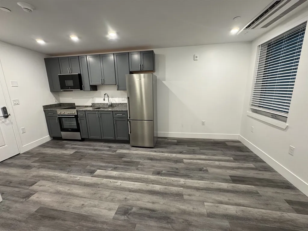 1 bed, 1 bath apartment for rent at 585 Essex St Unit 522, Lynn — photo 2 of 16