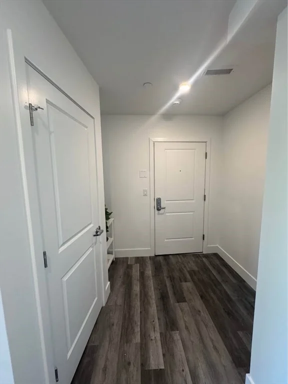 Studio bed, 1 bath apartment for rent at 585 Essex St Unit 607, Lynn — photo 8 of 9