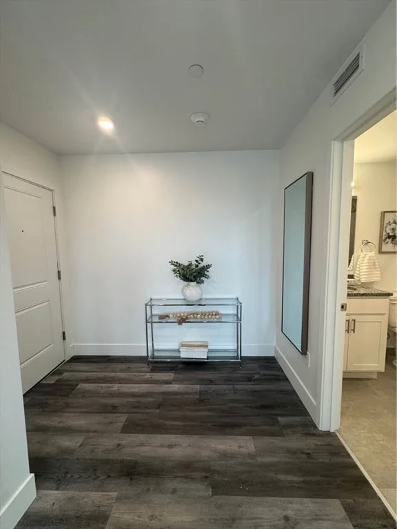 Studio bed, 1 bath apartment for rent at 585 Essex St Unit 617, Lynn — photo 5 of 9