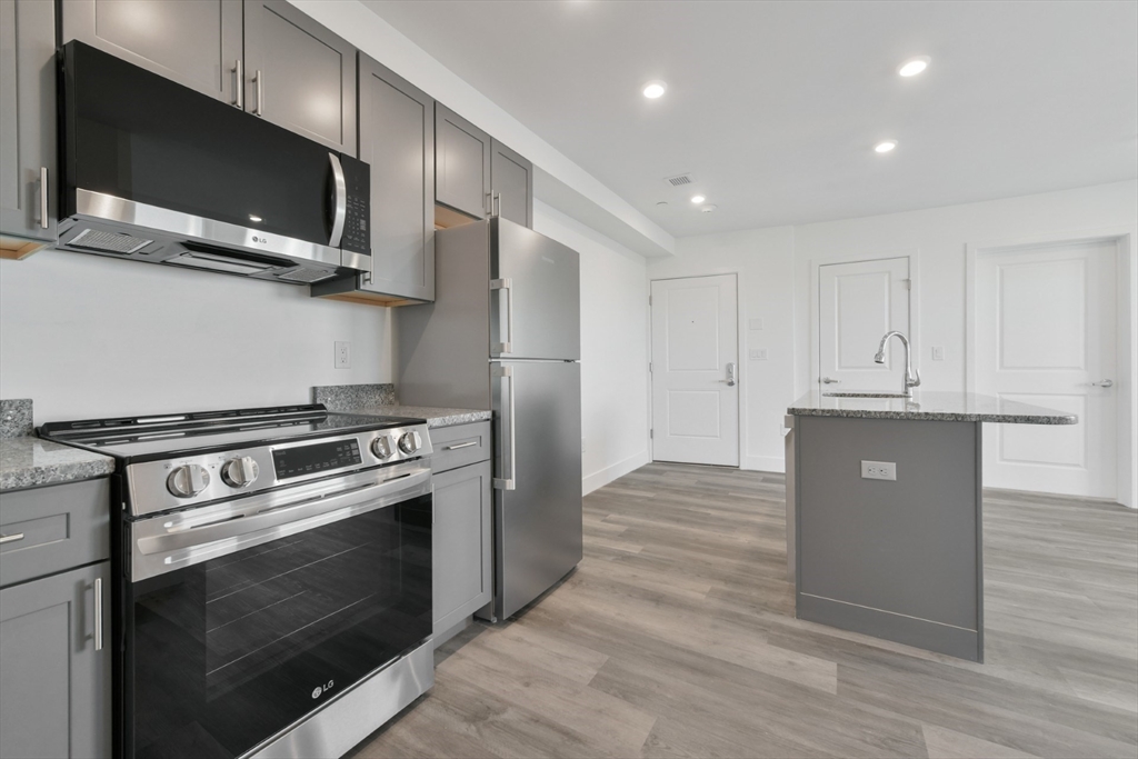 2 bed, 1 bath apartment for rent at 585 Essex St Unit 618, Lynn — photo 4 of 26