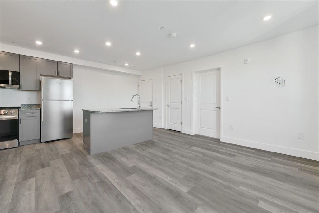 2 bed, 1 bath apartment for rent at 585 Essex St Unit 618, Lynn — photo 6 of 26