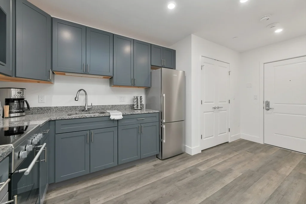 Studio bed, 1 bath apartment for rent at 585 Essex St Unit 619, Lynn — photo 3 of 24