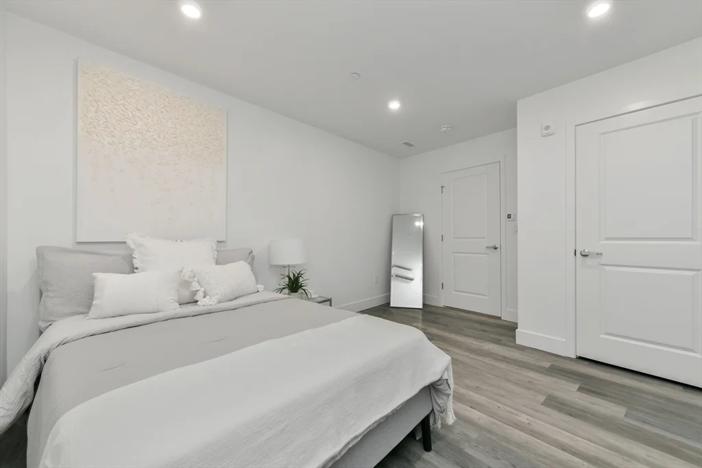Studio bed, 1 bath apartment for rent at 585 Essex St Unit 622, Lynn — photo 1 of 6