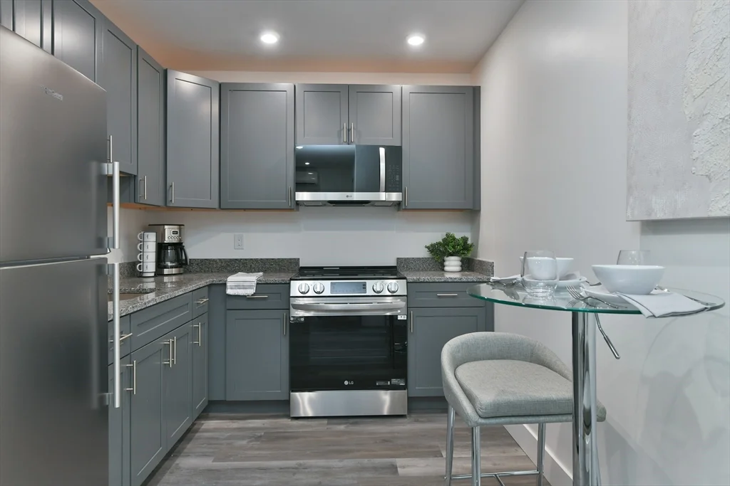 Studio bed, 1 bath apartment for rent at 585 Essex St Unit 622, Lynn — photo 6 of 6