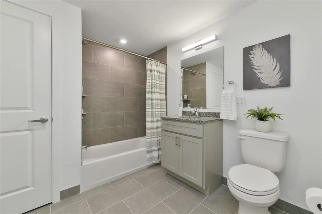 1 bed, 1 bath apartment for rent at 585 Essex St Unit 710, Lynn — photo 4 of 23