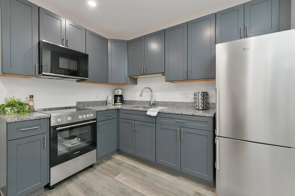 Studio bed, 1 bath apartment for rent at 585 Essex St Unit 719, Lynn