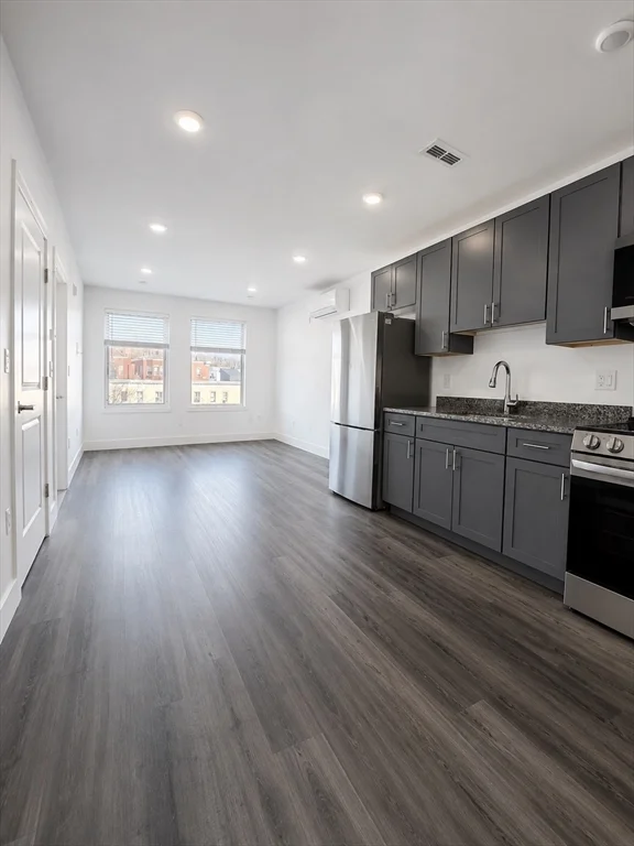 1 bed, 1 bath apartment for rent at 585 Essex St Unit 720, Lynn — photo 1 of 9