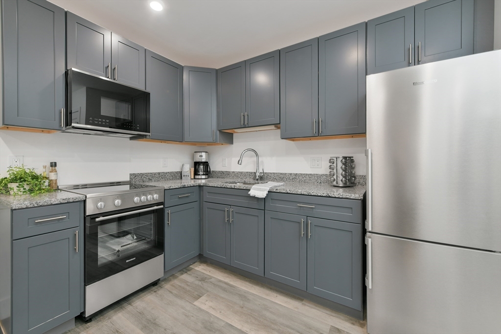 Studio bed, 1 bath apartment for rent at 585 Essex St Unit 726, Lynn — photo 11 of 31
