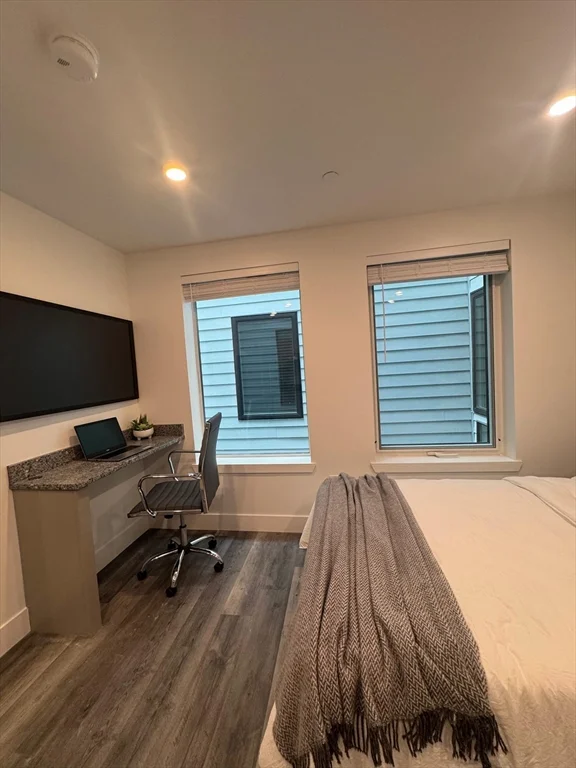 Studio bed, 1 bath apartment for rent at 585 Essex St Unit 727, Lynn — photo 9 of 16