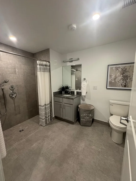 Studio bed, 1 bath apartment for rent at 585 Essex St Unit 727, Lynn — photo 4 of 16