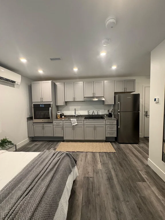 Studio bed, 1 bath apartment for rent at 585 Essex St Unit 727, Lynn — photo 8 of 16