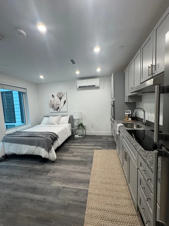 Studio bed, 1 bath apartment for rent at 585 Essex St Unit 727, Lynn — photo 1 of 16
