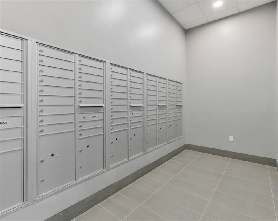 Studio bed, 1 bath apartment for rent at 585 Essex St Unit 727, Lynn — photo 11 of 16