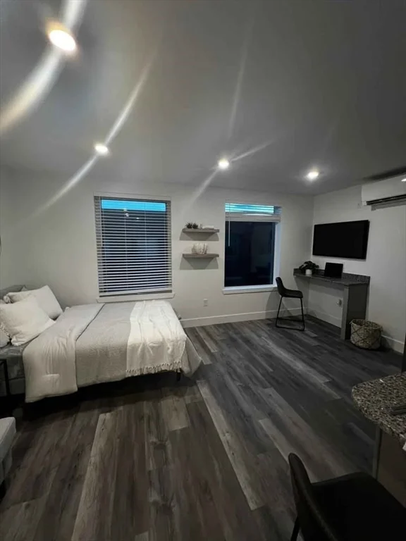Studio bed, 1 bath apartment for rent at 585 Essex St Unit 802, Lynn — photo 4 of 9