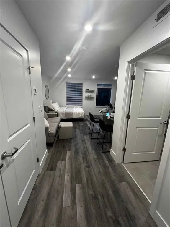 Studio bed, 1 bath apartment for rent at 585 Essex St Unit 802, Lynn — photo 1 of 9