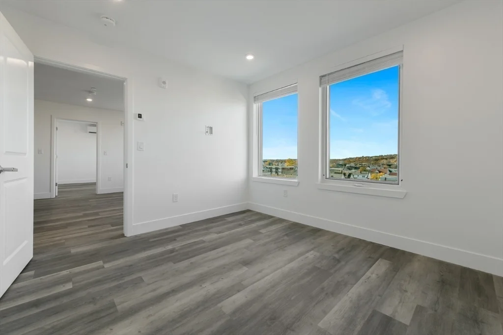 2 bed, 1 bath apartment for rent at 585 Essex St Unit PH 509, Lynn — photo 9 of 32