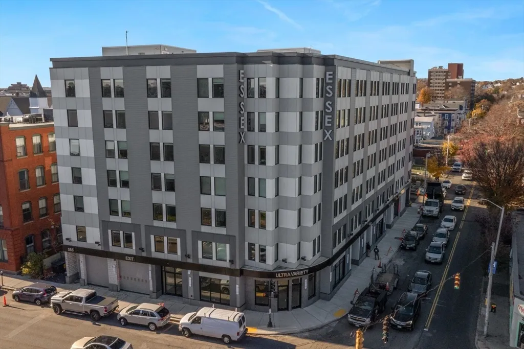 Studio bed, 1 bath apartment for rent at 585 Essex St Unit PH 517, Lynn — photo 1 of 9
