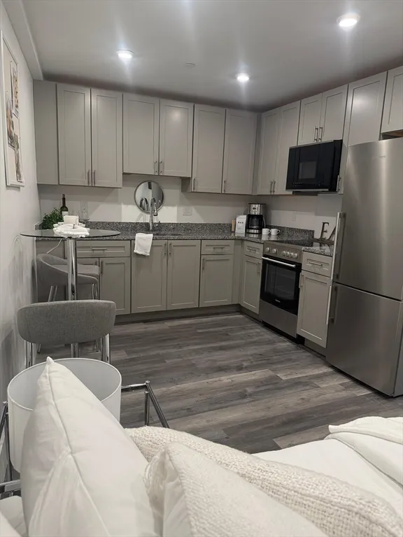 Studio bed, 1 bath apartment for rent at 585 Essex St Unit PH 519, Lynn — photo 2 of 19