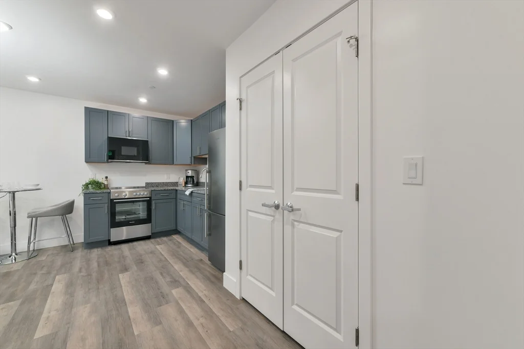 Studio bed, 1 bath apartment for rent at 585 Essex St Unit PH 525, Lynn — photo 7 of 26