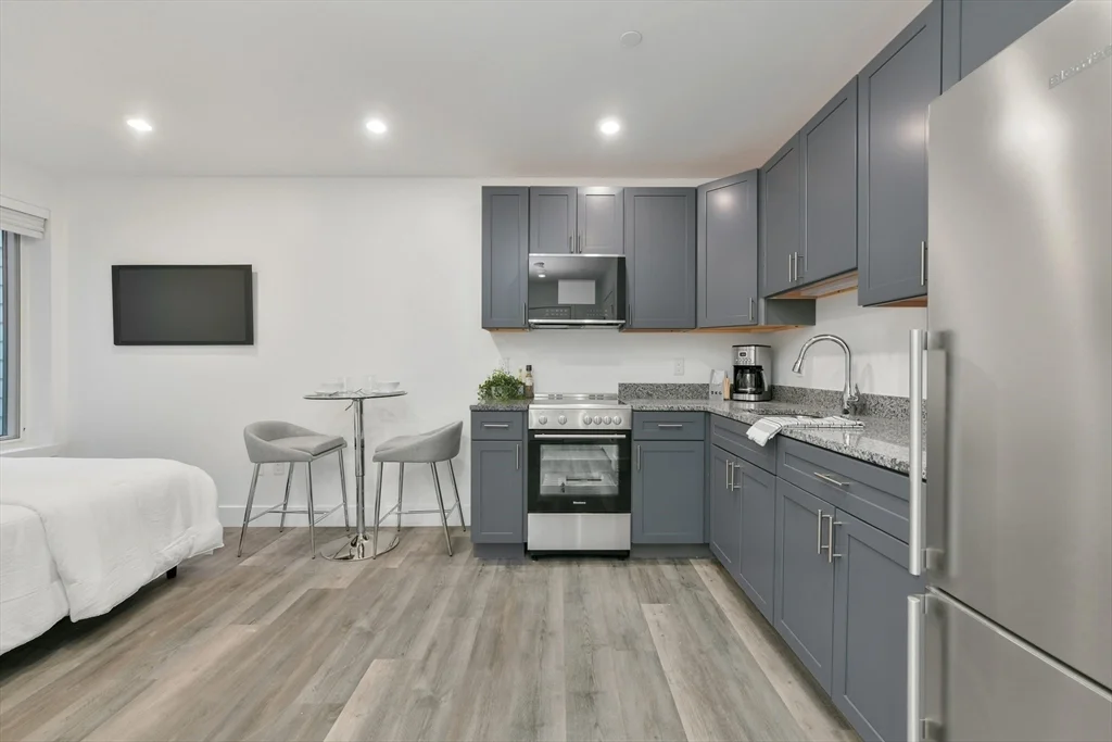 Studio bed, 1 bath apartment for rent at 585 Essex St Unit PH 525, Lynn — photo 2 of 26