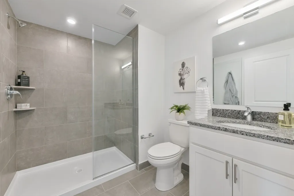 Studio bed apartment for rent at 585 Essex St Unit PH 613, Lynn — photo 8 of 22