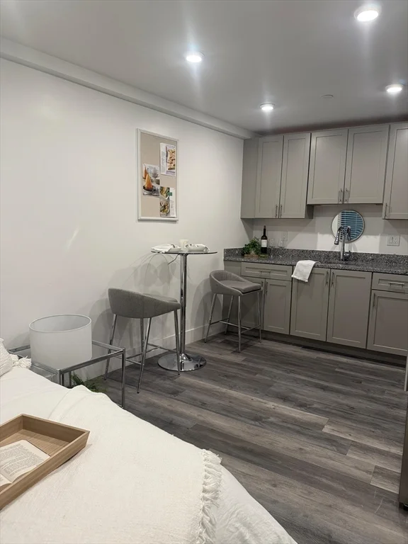 Studio bed, 1 bath apartment for rent at 585 Essex St Unit PH 619, Lynn — photo 5 of 10