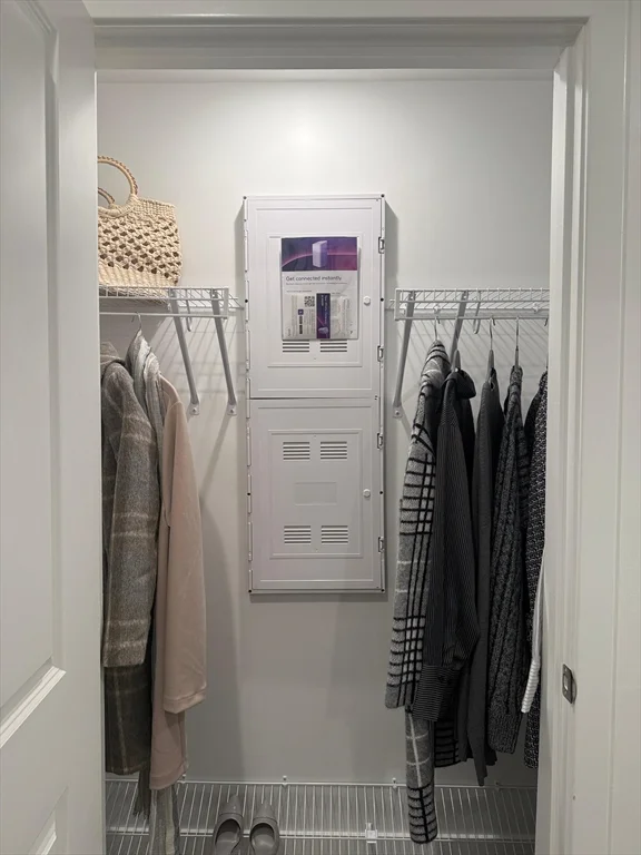 Studio bed, 1 bath apartment for rent at 585 Essex St Unit PH 619, Lynn — photo 9 of 10