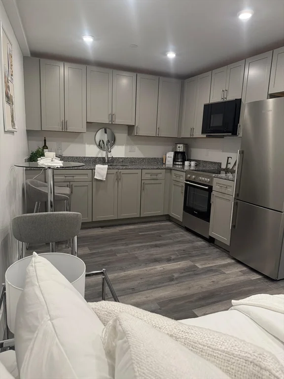 Studio bed, 1 bath apartment for rent at 585 Essex St Unit PH 619, Lynn — photo 4 of 10