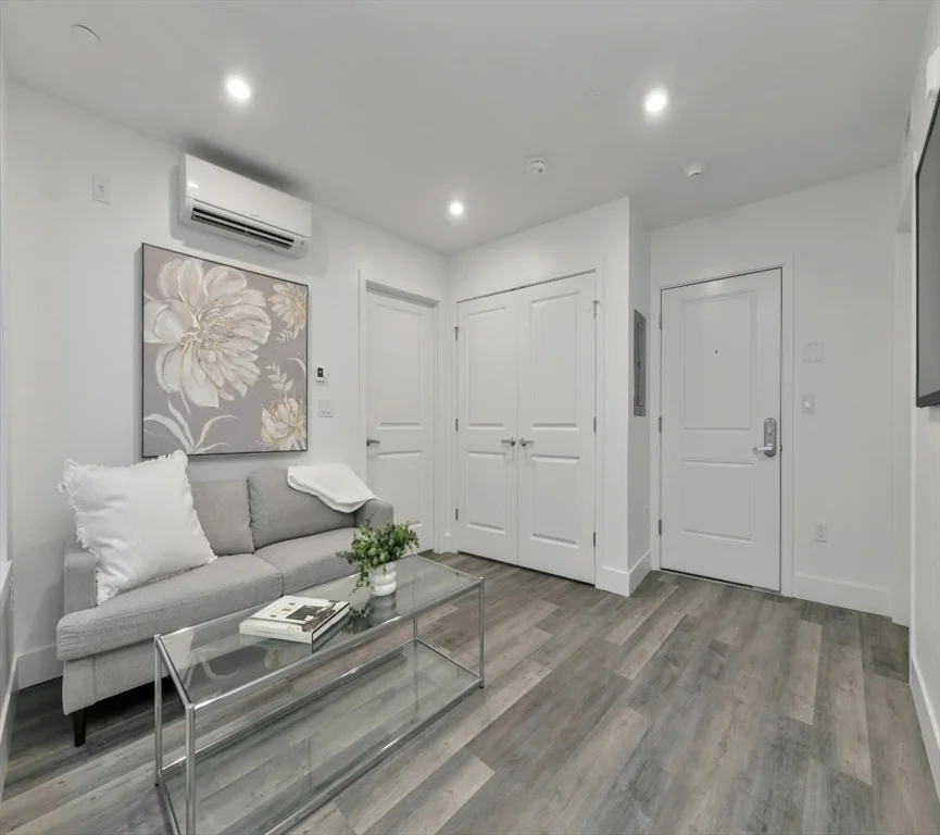 2 bed, 1 bath apartment for rent at 585 Essex St Unit PH 709, Lynn — photo 3 of 21