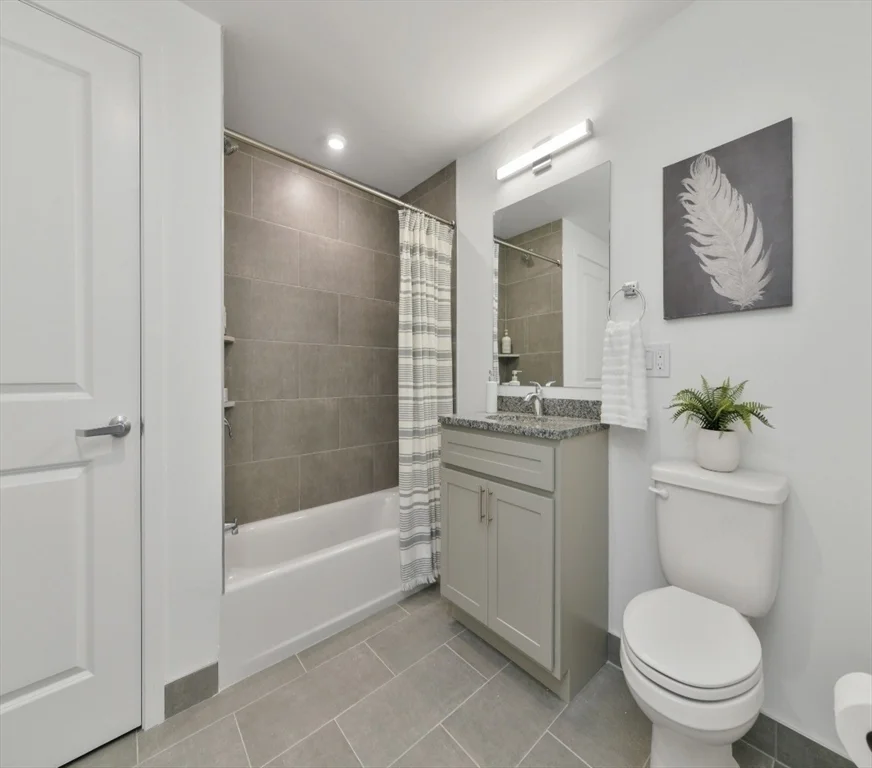 2 bed, 1 bath apartment for rent at 585 Essex St Unit PH 709, Lynn — photo 6 of 21